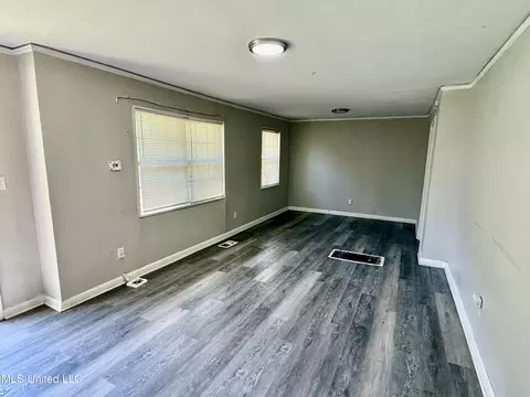 Living - 1729 Gibralter Dr, Jackson, MS 39204 photo 2 of 3