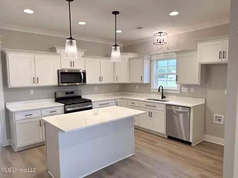Kitchen - 3453 Kreunen St, Nesbit, MS 38651 photo 1 of 1