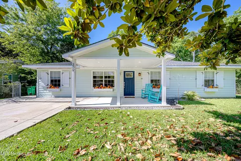 209 Audrey Cir, Ocean Springs, MS 39564