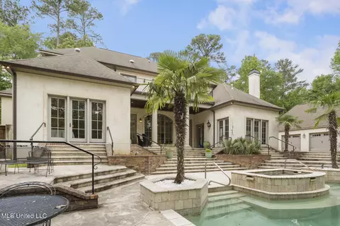 104 Summer Lake Dr, Ridgeland, MS 39157