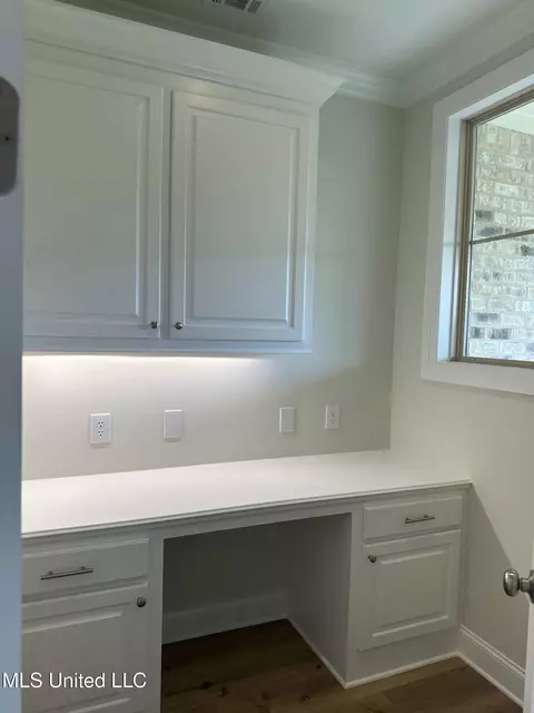 464 Aurora Cir, Canton, MS 39046 photo 9