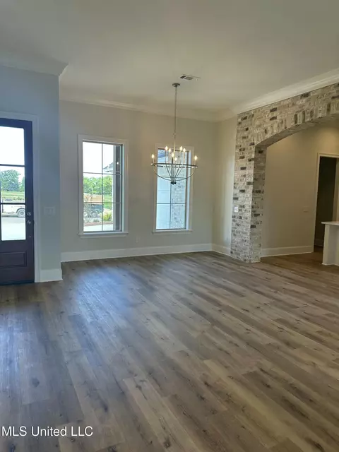 464 Aurora Cir, Canton, MS 39046 photo 3