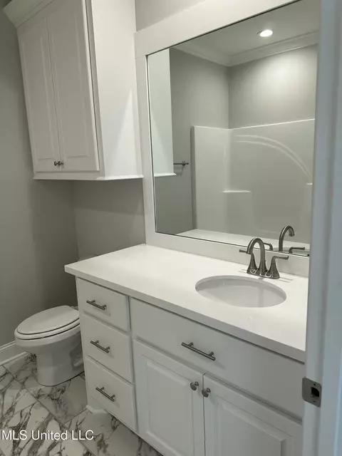 Bath - 460 Aurora Cir, Canton, MS 39046 photo 5 of 6