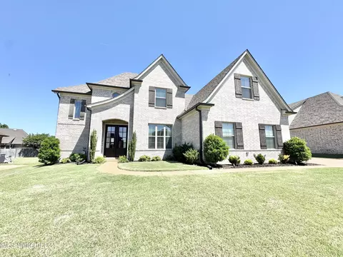 3232 N Emery Cir, Nesbit, MS 38651