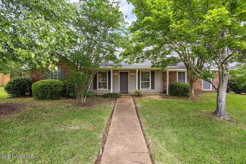 4262 Glennoak Cir, Byram, MS 39272