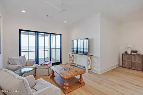 Living - 122 Neptune Shr, Madison, MS 39110 photo 6 of 7