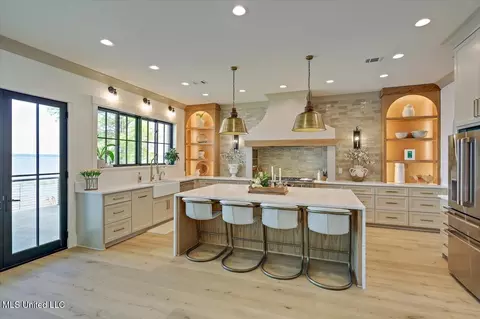 Kitchen - 122 Neptune Shr, Madison, MS 39110 photo 2 of 9