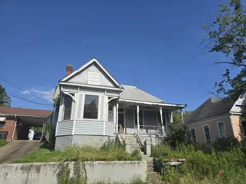 617 Adams St, Vicksburg, MS 39183