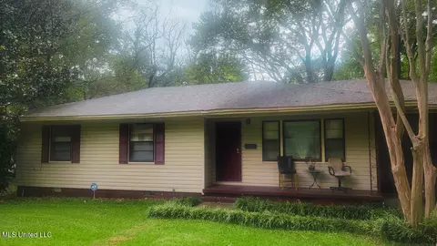 3215 Charleston Dr, Jackson, MS 39212