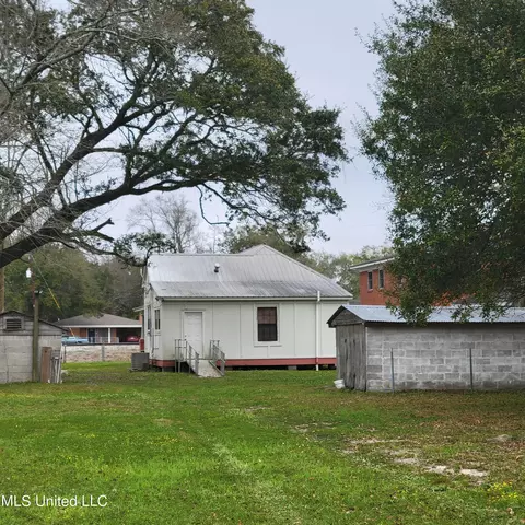 Exterior - 545 Esters Blvd, Biloxi, MS 39530 photo 9 of 10