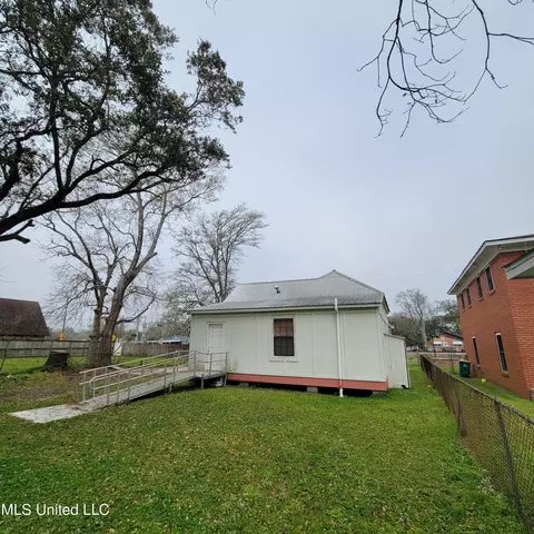 Exterior - 545 Esters Blvd, Biloxi, MS 39530 photo 6 of 10