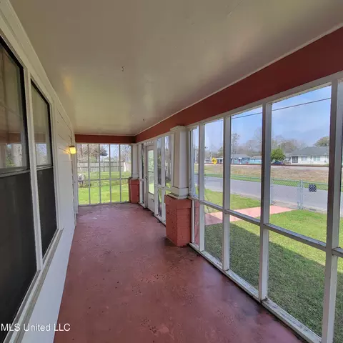 Exterior - 545 Esters Blvd, Biloxi, MS 39530 photo 4 of 10