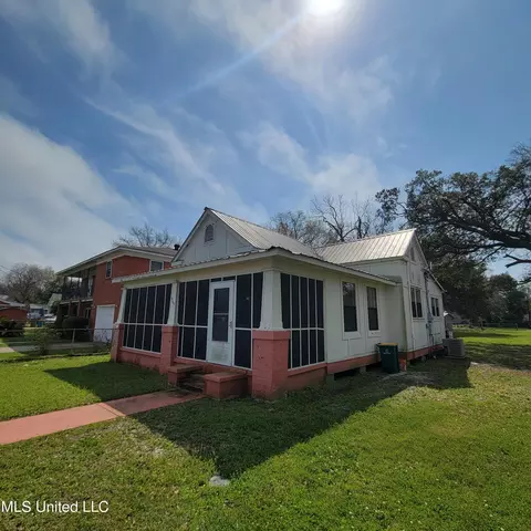 Exterior - 545 Esters Blvd, Biloxi, MS 39530 photo 3 of 10