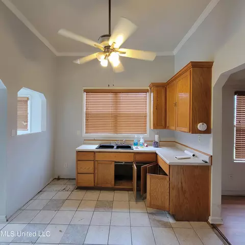 Kitchen - 545 Esters Blvd, Biloxi, MS 39530 photo 1 of 2