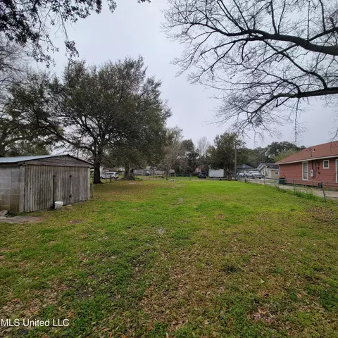 Exterior - 545 Esters Blvd, Biloxi, MS 39530 photo 7 of 10