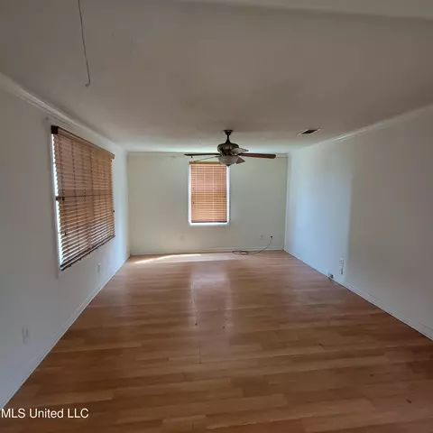 Living - 545 Esters Blvd, Biloxi, MS 39530 photo 2 of 3