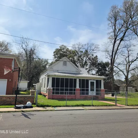 Exterior - 545 Esters Blvd, Biloxi, MS 39530 photo 1 of 10