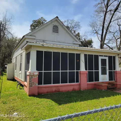 Exterior - 545 Esters Blvd, Biloxi, MS 39530 photo 2 of 10