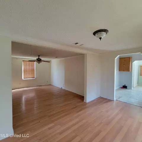 Living - 545 Esters Blvd, Biloxi, MS 39530 photo 1 of 3