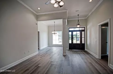 Entry Way - 508 Jasmine Ct, Brandon, MS 39047 photo 2 of 2