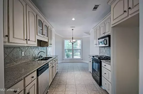 Kitchen - 508 Jasmine Ct, Brandon, MS 39047 photo 3 of 3