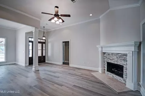 Living - 508 Jasmine Ct, Brandon, MS 39047 photo 3 of 3