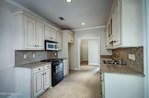 Kitchen - 508 Jasmine Ct, Brandon, MS 39047 photo 1 of 3