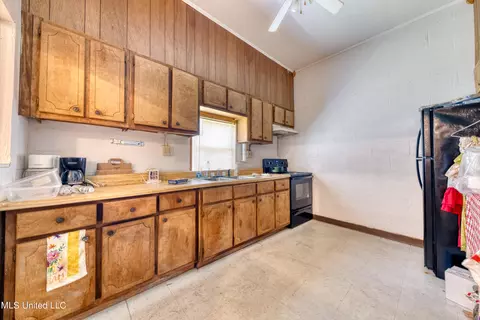Kitchen - 5106 Hubert St, Moss Point, MS 39563 photo 1 of 1