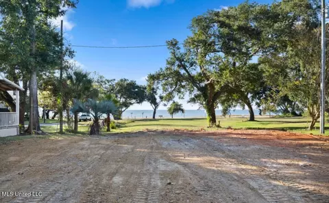 707 2nd St, Gulfport, MS 39501
