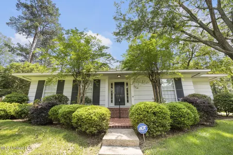 1401 Robert Dr, Jackson, MS 39211