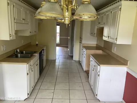 Kitchen - 552 Hillandale Dr, Jackson, MS 39212 photo 1 of 1