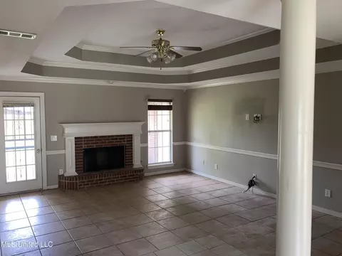 Living - 552 Hillandale Dr, Jackson, MS 39212 photo 1 of 1