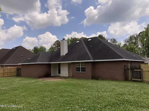 Exterior - 552 Hillandale Dr, Jackson, MS 39212 photo 3 of 3