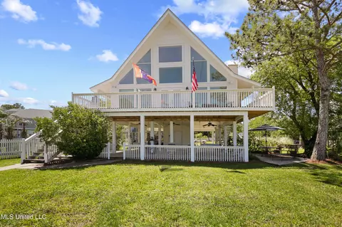 138 Dogwood Ln, Pass Christian, MS 39571