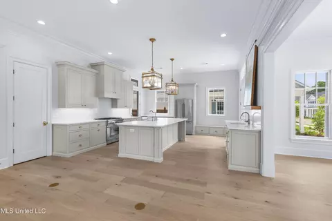 Kitchen - 102 Commonwealth Dr, Madison, MS 39110 photo 2 of 10