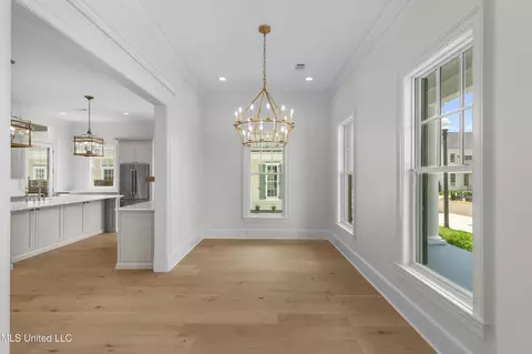 Dining - 102 Commonwealth Dr, Madison, MS 39110 photo 1 of 3