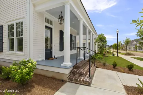 Exterior - 102 Commonwealth Dr, Madison, MS 39110 photo 4 of 13