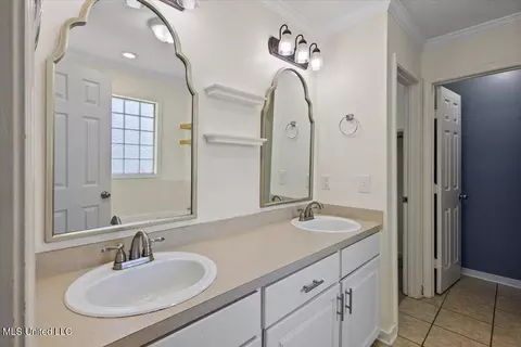 Bath - 500 Silverleaf Xing, Brandon, MS 39047 photo 1 of 3