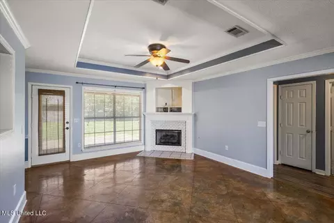 Living - 500 Silverleaf Xing, Brandon, MS 39047 photo 1 of 3