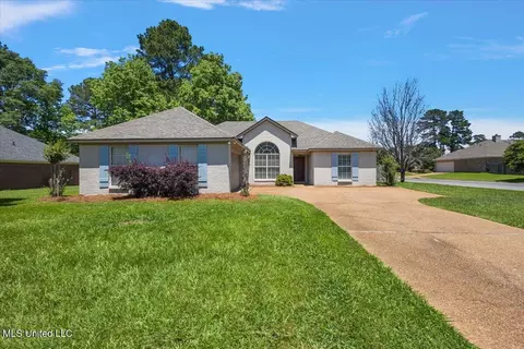 Exterior - 500 Silverleaf Xing, Brandon, MS 39047 photo 2 of 10