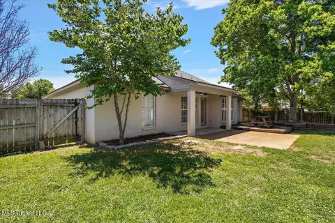 Exterior - 500 Silverleaf Xing, Brandon, MS 39047 photo 8 of 10
