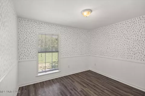 Bedroom - 500 Silverleaf Xing, Brandon, MS 39047 photo 2 of 3