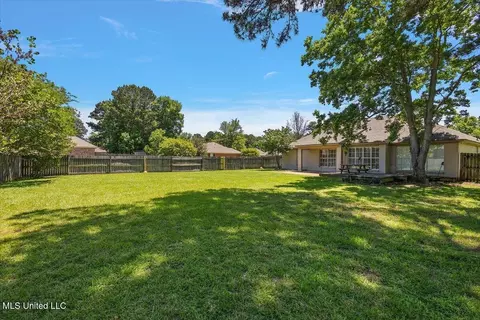 Exterior - 500 Silverleaf Xing, Brandon, MS 39047 photo 7 of 10