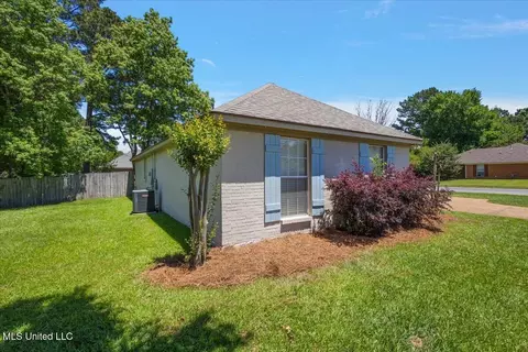 Exterior - 500 Silverleaf Xing, Brandon, MS 39047 photo 3 of 10