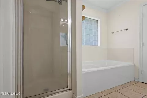 Bath - 500 Silverleaf Xing, Brandon, MS 39047 photo 2 of 3