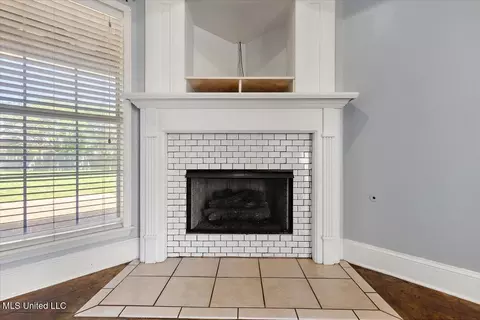 Living - 500 Silverleaf Xing, Brandon, MS 39047 photo 3 of 3