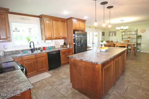 Kitchen - 1212 Highway 612, Lucedale, MS 39452 photo 2 of 5