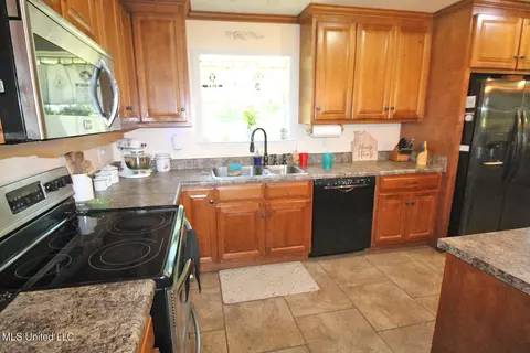 Kitchen - 1212 Highway 612, Lucedale, MS 39452 photo 5 of 5