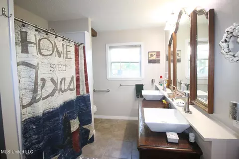 Bath - 1212 Highway 612, Lucedale, MS 39452 photo 3 of 5