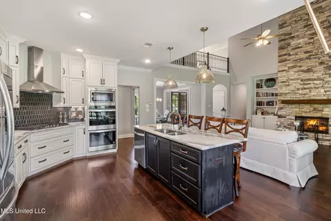 Kitchen - 4624 E Bakers Trl, Nesbit, MS 38651 photo 2 of 2